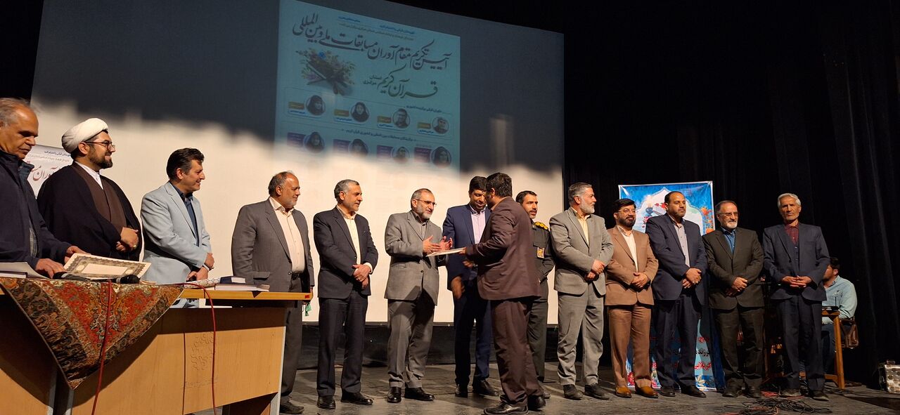 گردهمایی《خانوادهی قرآنی》در اراک برگزار شد