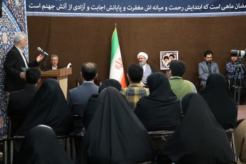 جوانان کمکاری دستگاههای اجرایی را به پای نظام و انقلاب ننویسند