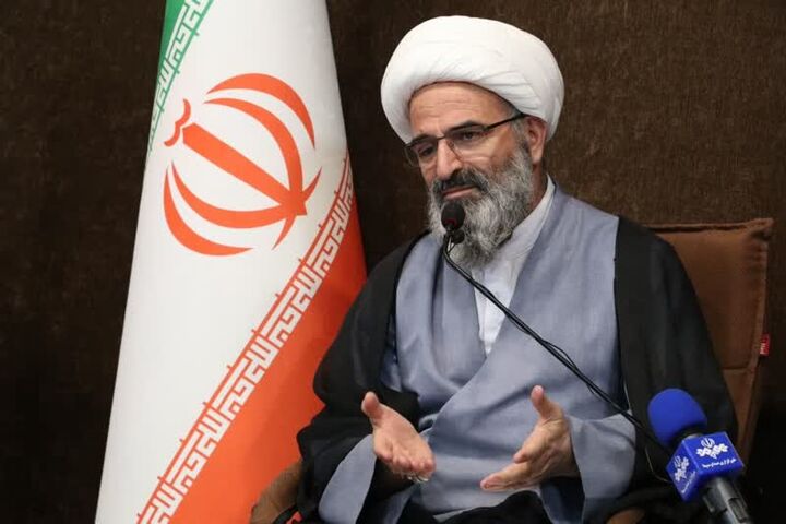 جوانان کم‌کاری دستگاه‌های اجرایی را به پای نظام و انقلاب ننویسند