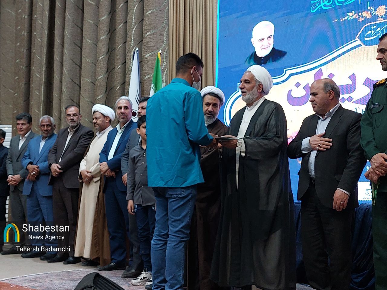 مزایده در آزادی به وقت افطار