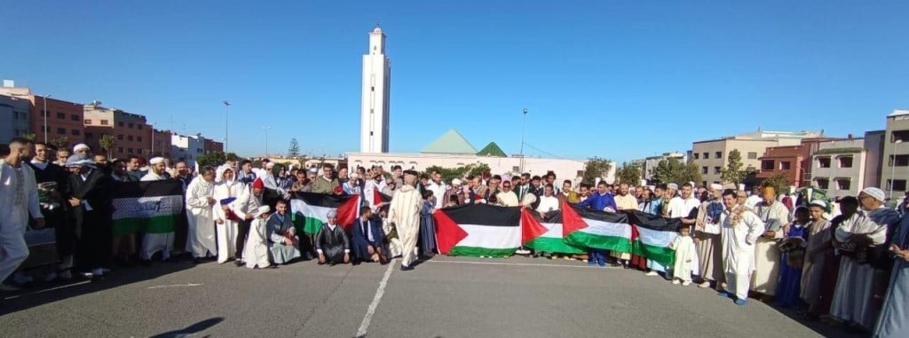 حمایت از غزه در نماز عید فطر مراکش با پرچم و کوفیه فلسطینی