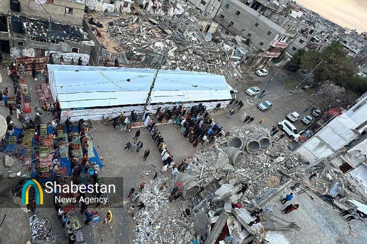 اقامه نماز عید فطر روی ویرانه های مساجد غزه+ عکس