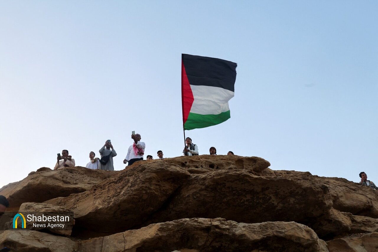 اهتزاز پرچم فلسطین در اقامه نماز عید در کشورهای مختلف جهان+ عکس