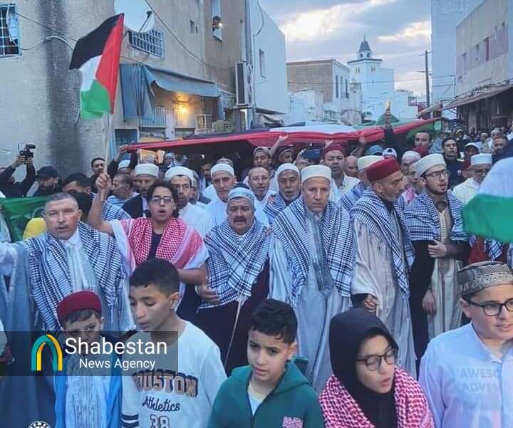 اهتزاز پرچم فلسطین در اقامه نماز عید در کشورهای مختلف جهان+ عکس