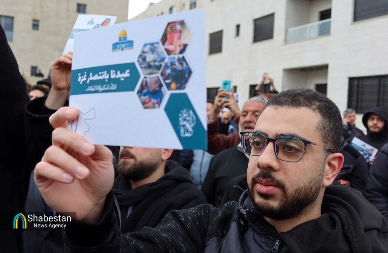 اهتزاز پرچم فلسطین در اقامه نماز عید در کشورهای مختلف جهان+ عکس