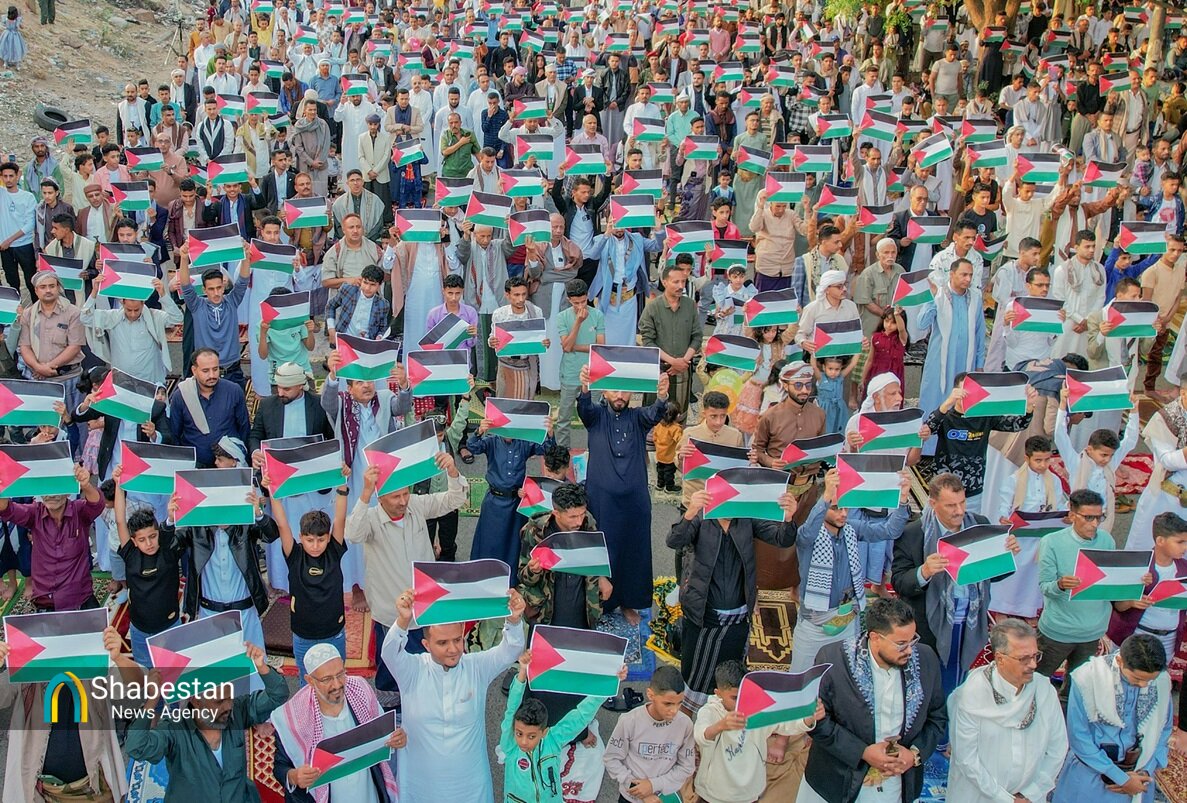 اهتزاز پرچم فلسطین در اقامه نماز عید در کشورهای مختلف جهان+ عکس