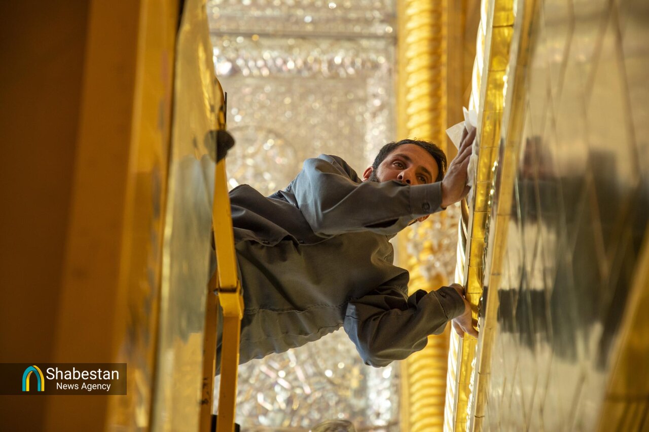 بازسازی و شستشوی ضریح ابالفضل العباس(ع) پس از پایان ماه مبارک رمضان+ عکس