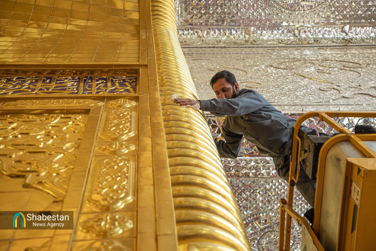 بازسازی و شستشوی ضریح ابالفضل العباس(ع) پس از پایان ماه مبارک رمضان+ عکس
