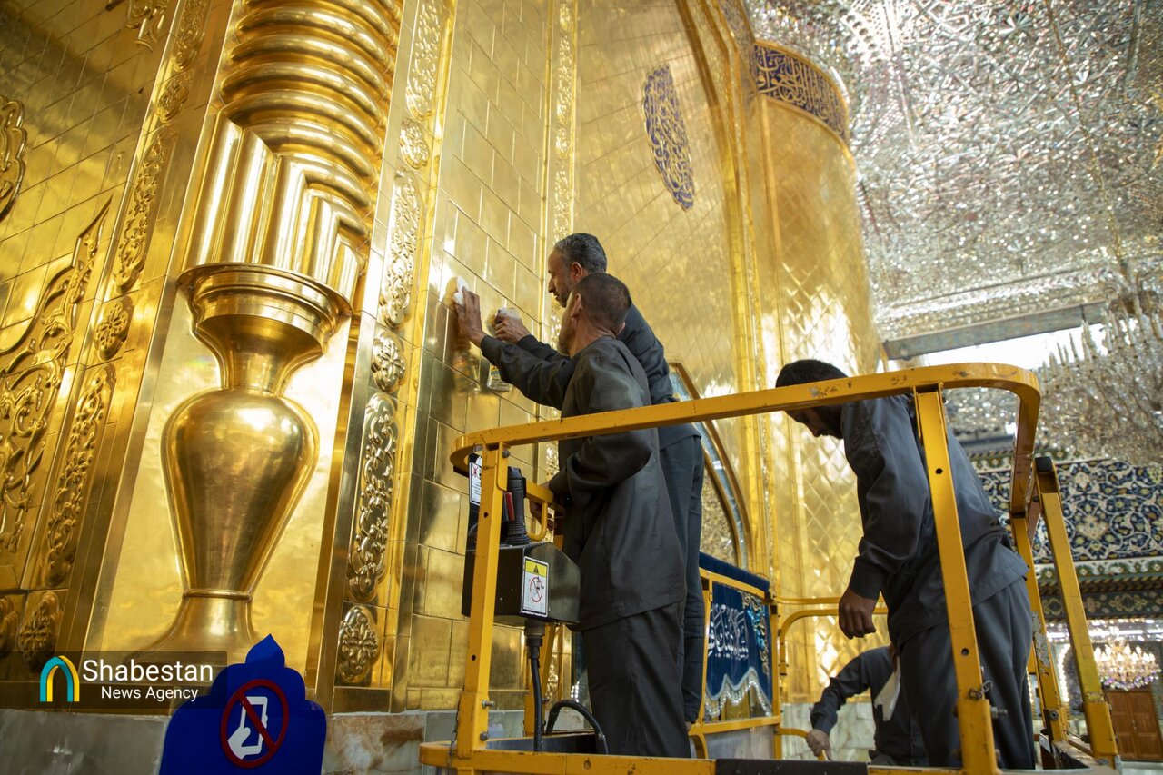 بازسازی و شستشوی ضریح ابالفضل العباس(ع) پس از پایان ماه مبارک رمضان+ عکس