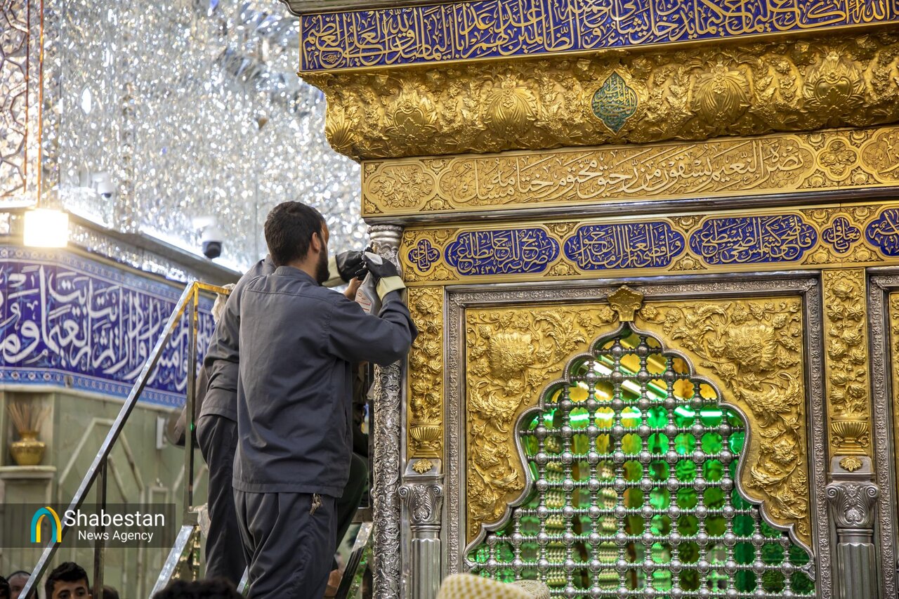 بازسازی و شستشوی ضریح ابالفضل العباس(ع) پس از پایان ماه مبارک رمضان+ عکس