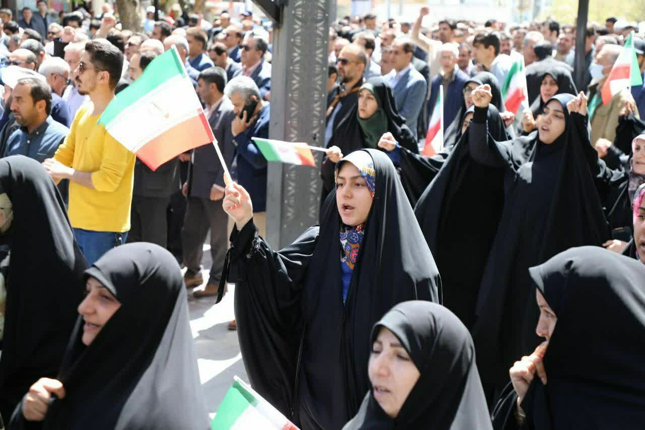 حضور پرشور سنندجیها در حمایت از حمله پهبادی ایران به اسرائیل