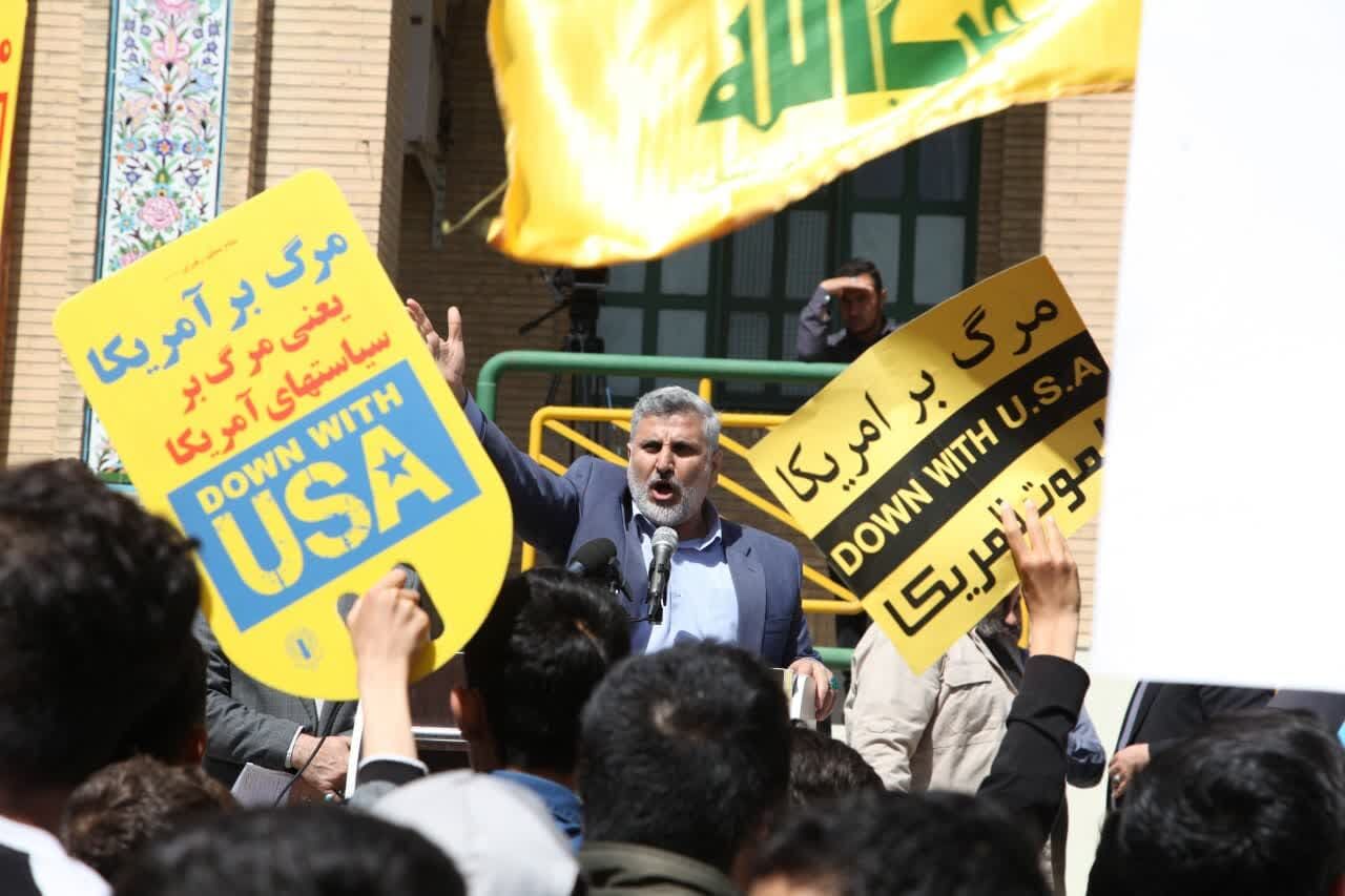 تجمع کرمانشاهیان در حمایت از پاسخ قاطع سپاه به اسرائیل