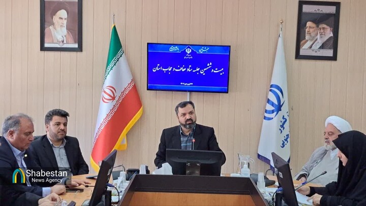 عدهای معدود با کشفحجاب هنجارشکنی میکنند عدهای معدود با کشفحجاب هنجارشکنی میکنند