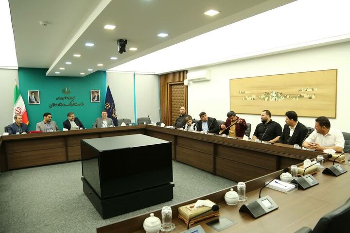 دوتار نوازی هنرمندان موسیقی سنتی شمال خراسان در حضور وزیر فرهنگ