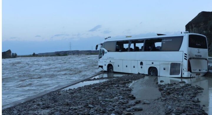 راه ارتباطی ۳۰۰ روستای جنوب سیستان و بلوچستان براثر بارندگی بسته شد