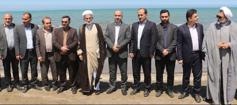 شکل گیری زنجیره انسانی حمایت از عملیات وعده صادق در نکا