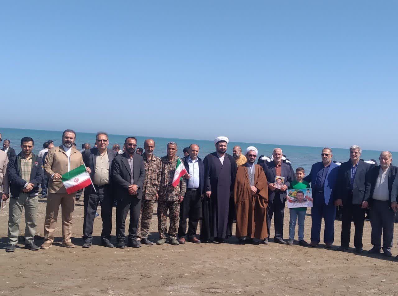 شکل گیری زنجیره انسانی حمایت از عملیات وعده صادق در نکا