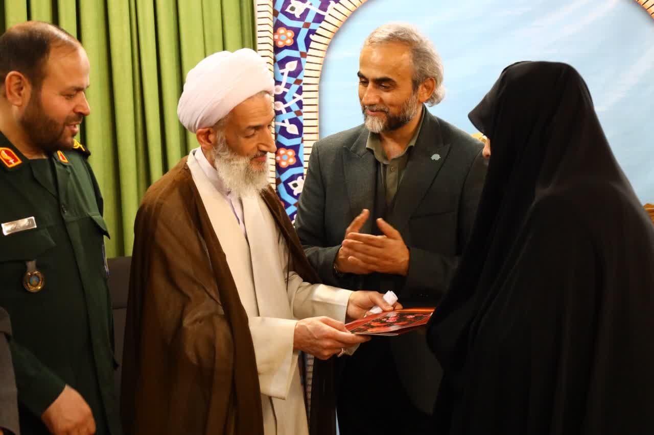 هنر انقلاب بهترین ابزار مقابله با جنگ روایت ها