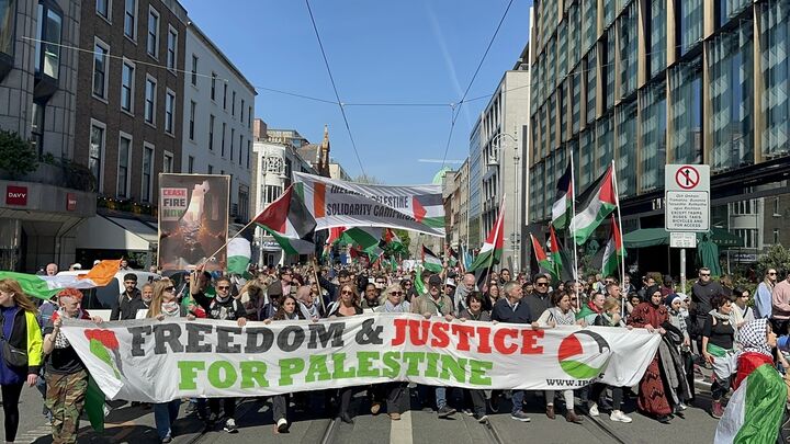 تظاهرات مردمی در اعتراض به حمله رژیم صهیونیستی به غزه در سوئیس و ایرلند