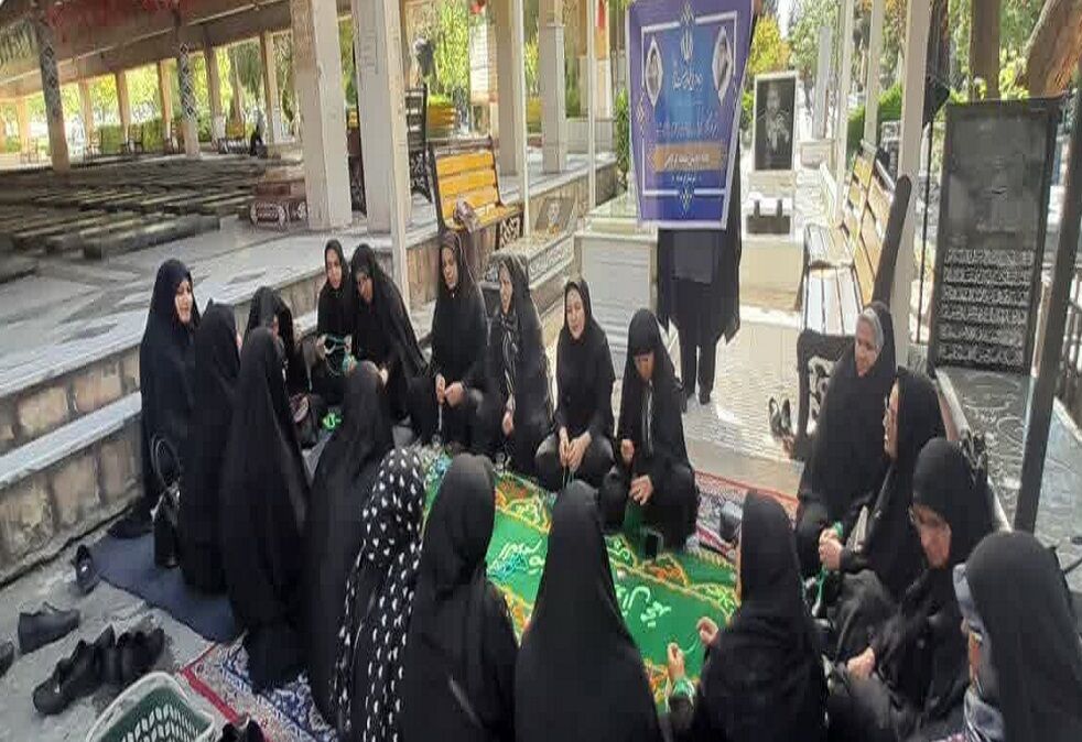 بانوان مسجدی قرائت حدیث شریف کسا را به روح امام راحل هدیه کردند
