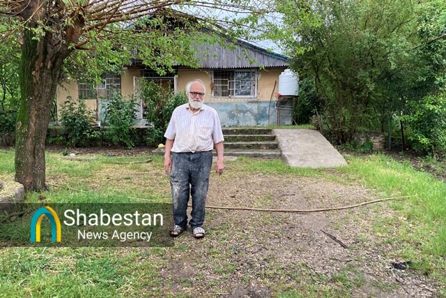 ساخت رحل به روش سنتی توسط آقا سیدعبدالله در جوار جنگل؛ تا زنده ام این کار را انجام می دهم