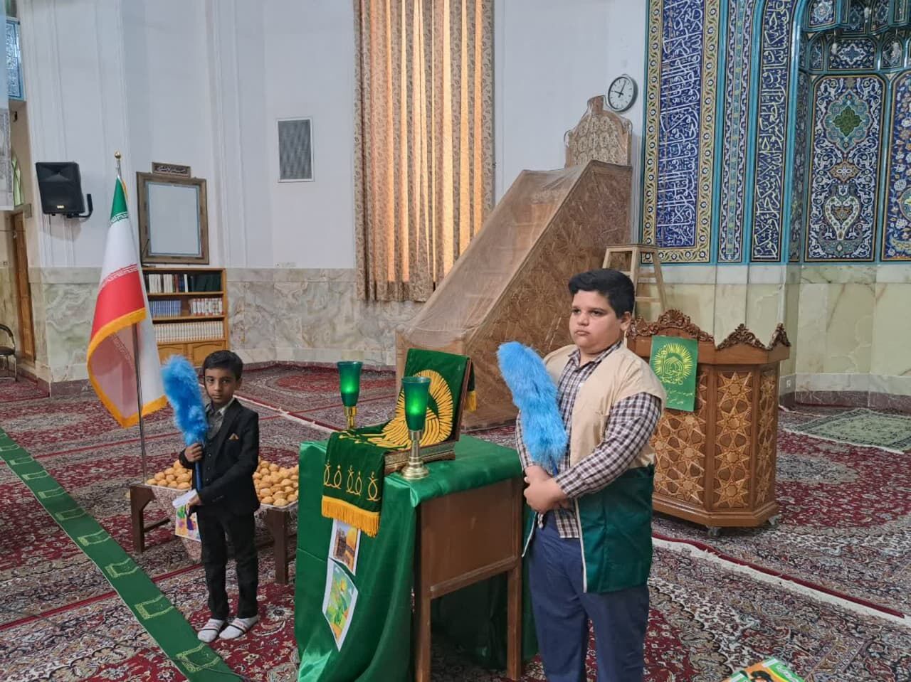 دانش آموزان کلاس اولی آران و بیدگل پای درس امام رضا(ع)