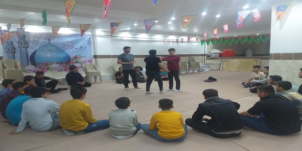 روحانی که با ورزش حضور جوانان را به مسجد گره زده است