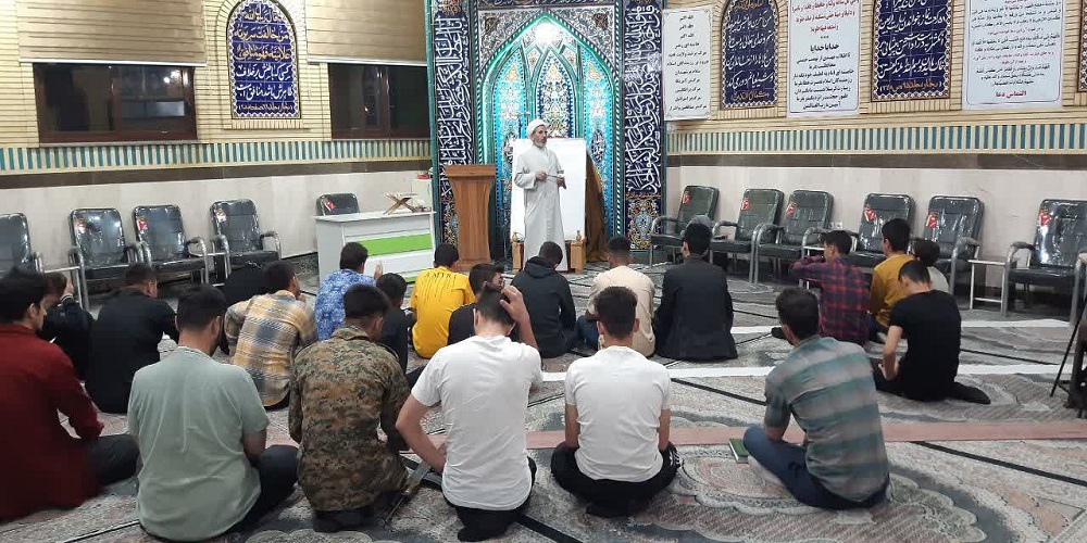 روحانی که با ورزش حضور جوانان را به مسجد گره زده است