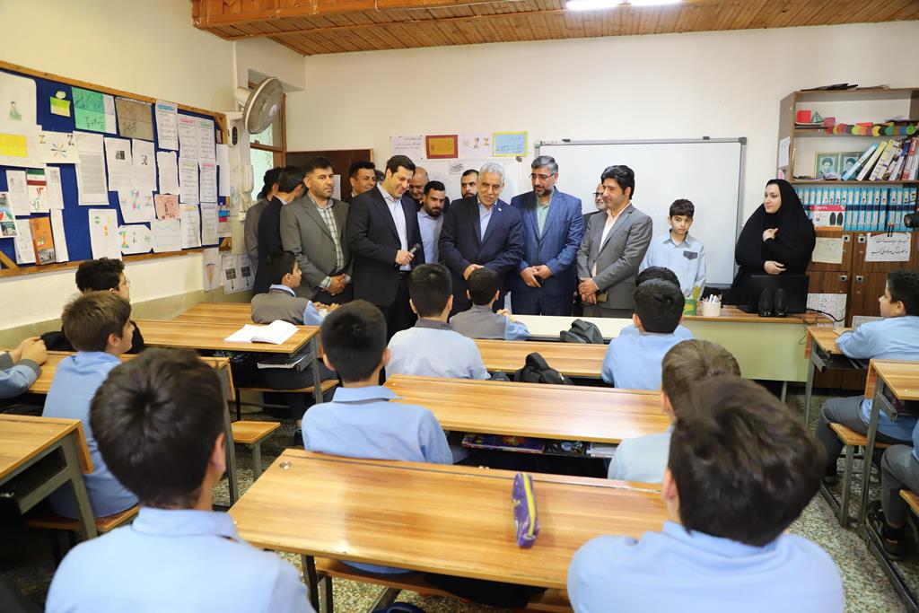 کارت همیار پسماند به دانش آموزان اهداء شد