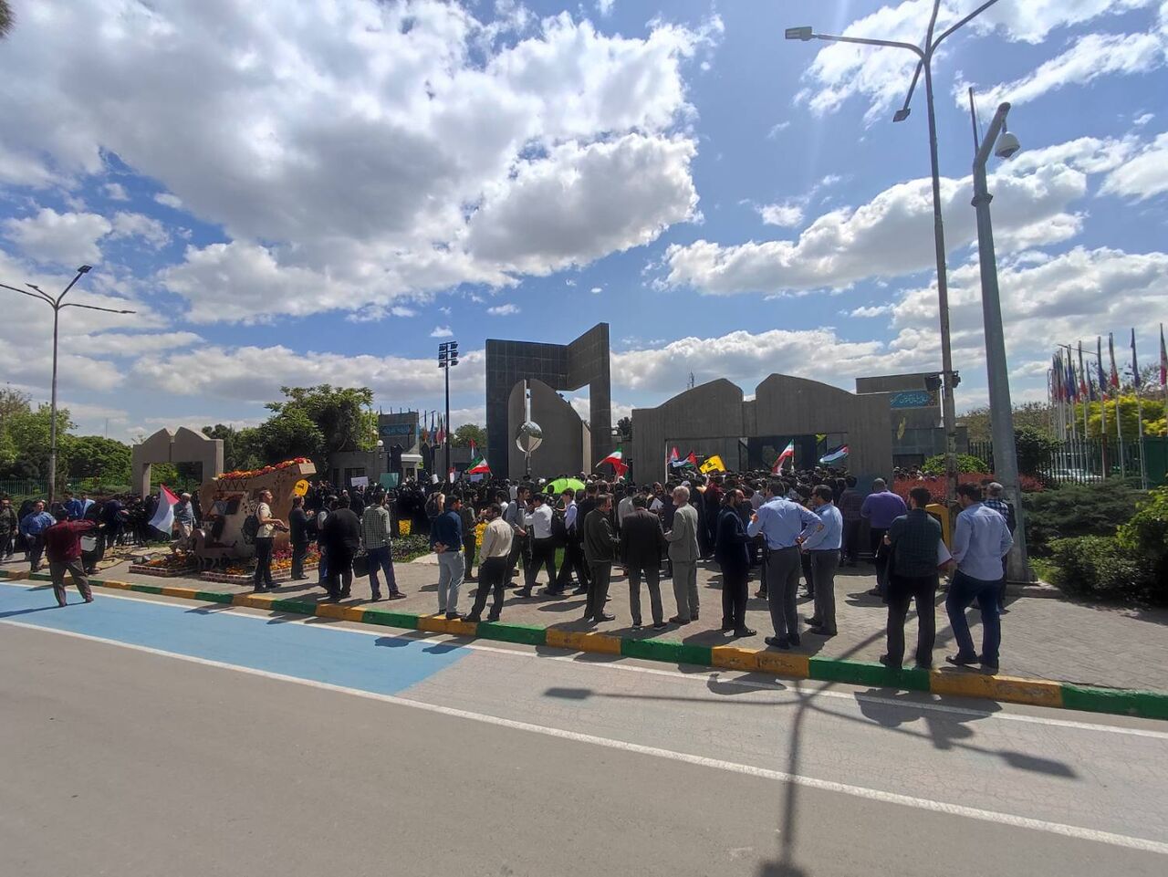 تجمع دانشجویان مشهدی در حمایت از دانشجویان آمریکایی