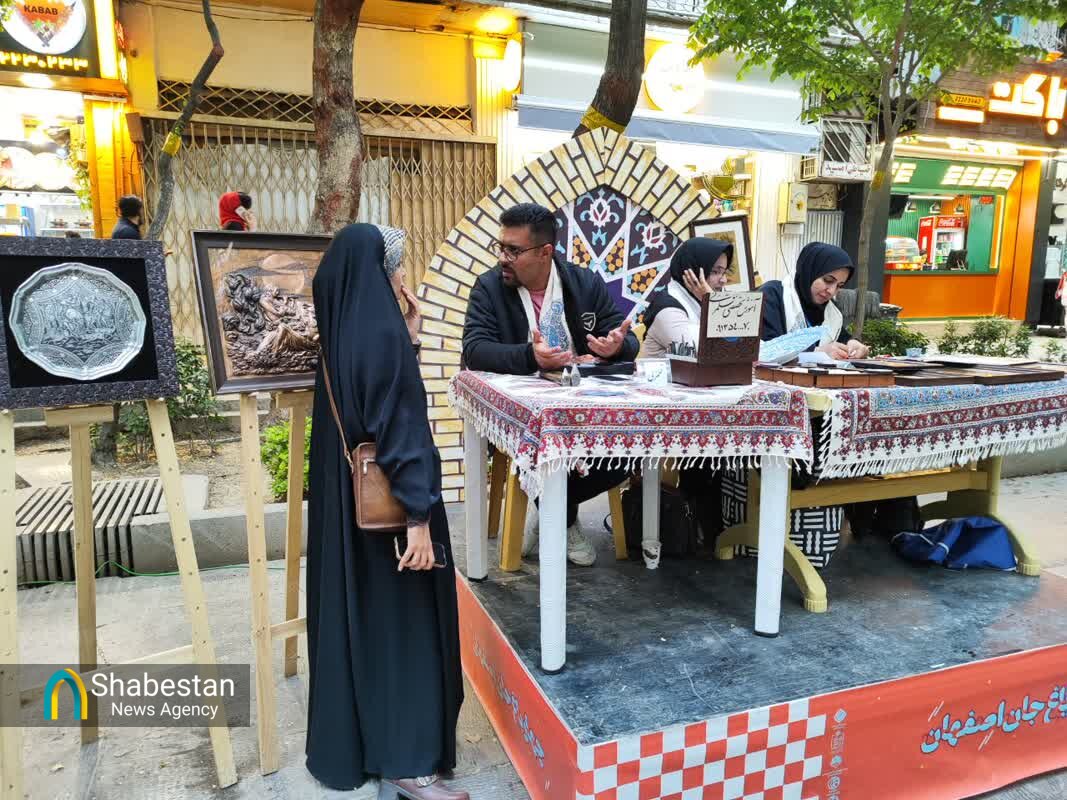 رهاورد گردشگری بر هویت و خودباوری جوانان