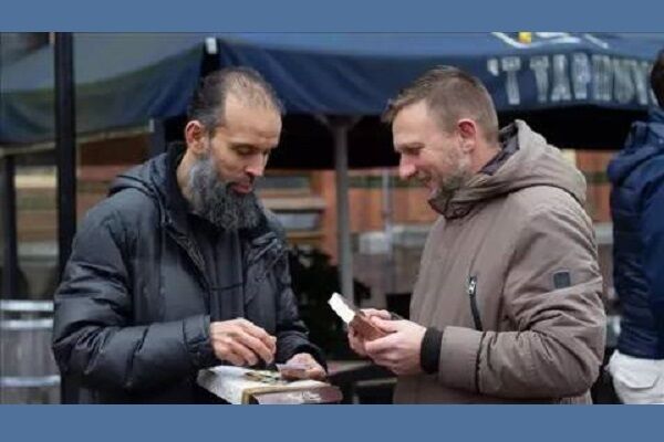توزیع قرآن با ترجمه هلندی برای دعوت به اسلام در ۱۵ شهر هلند