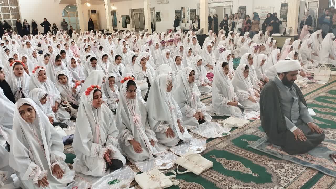 دانشآموزان دختر آستارایی بهار سن تکلیف خود را جشن گرفتند