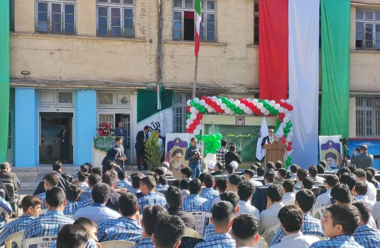 نواخته شدن «زنگ سپاس معلم» در مدارس مشهد