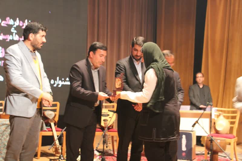 موسیقی سنتی و فاخر بخشی مهم از هویت ایرانی و اسلامی ما است