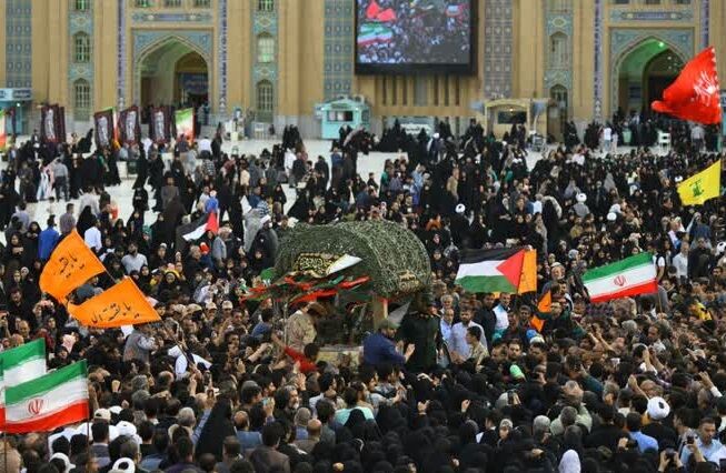 پیکر مطهر دو شهید گمنام در مسجد جمکران تشییع و به خاک سپرده شد