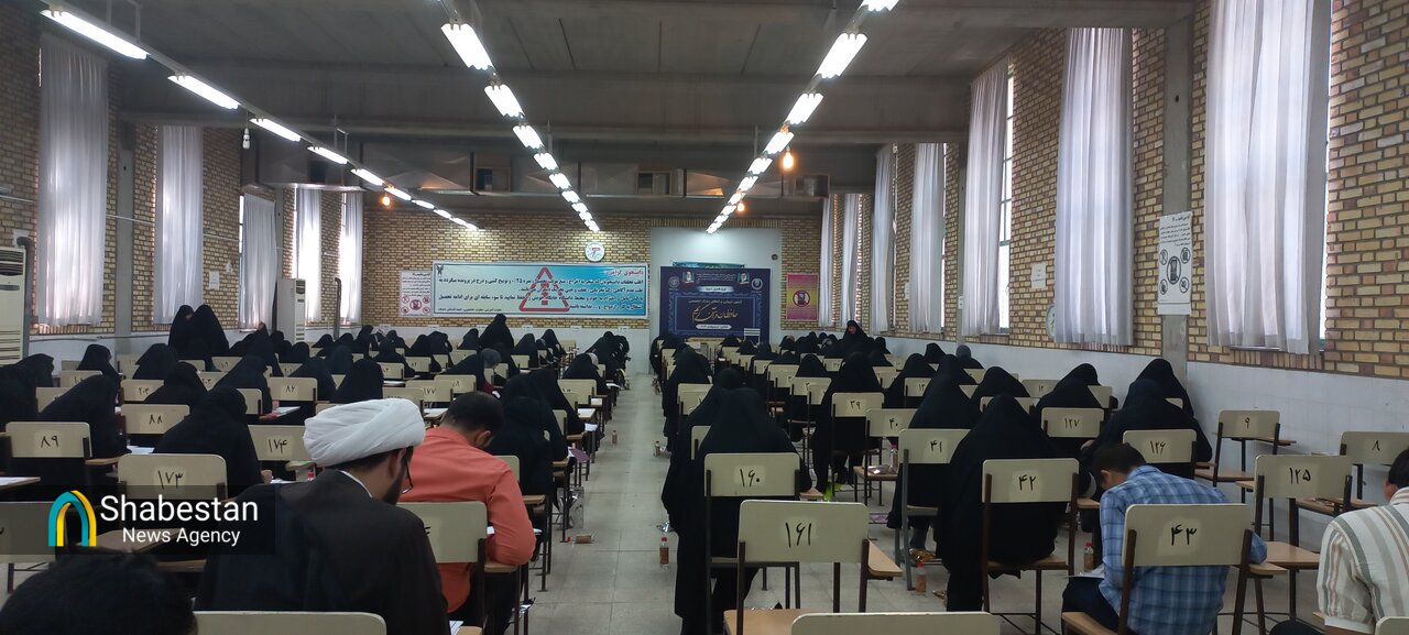 آزمون اعطای مدرک تخصصی به حفّاظ قرآن کریم در کاشان برگزار شد