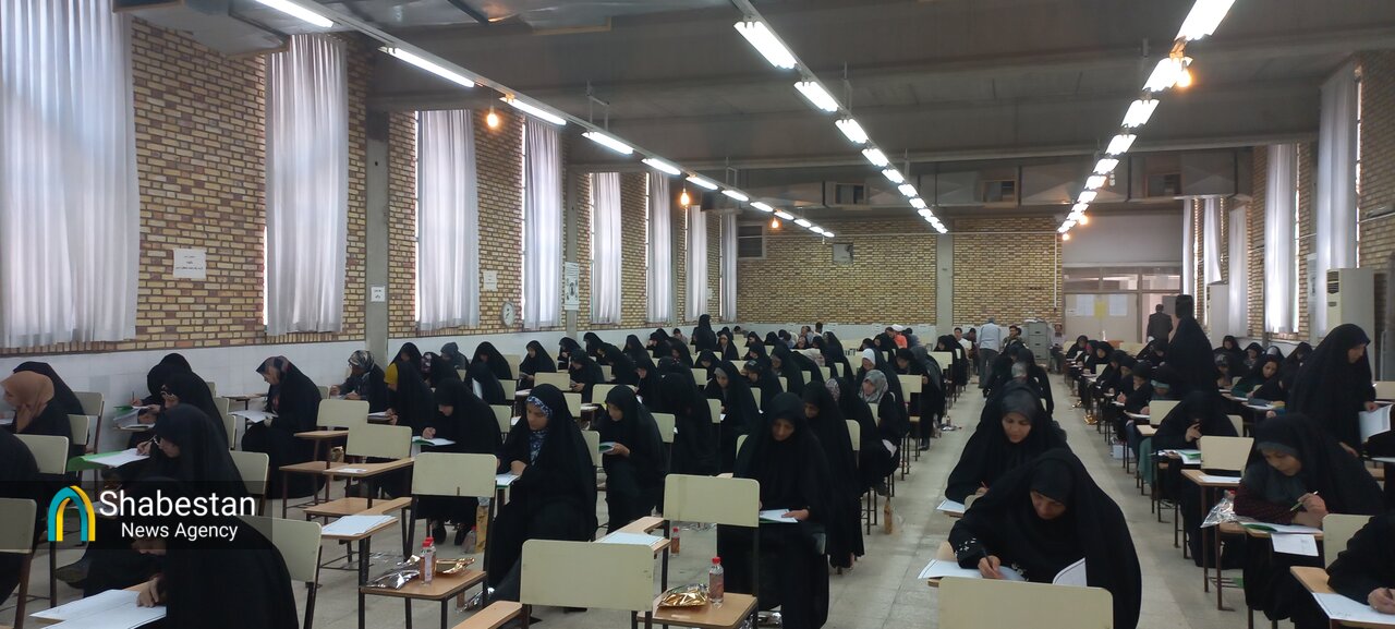 آزمون اعطای مدرک تخصصی به حفّاظ قرآن کریم در کاشان برگزار شد