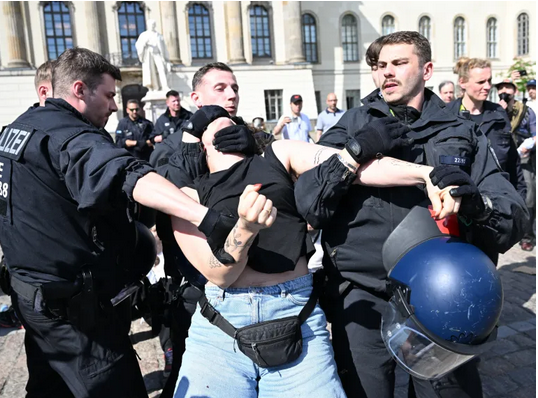 حمله پلیس آلمان به دانشجویان معترض حامی غزه در برلین+ عکس