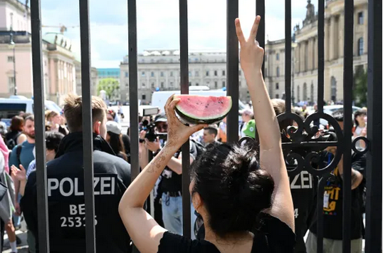 حمله پلیس آلمان به دانشجویان معترض حامی غزه در برلین+ عکس