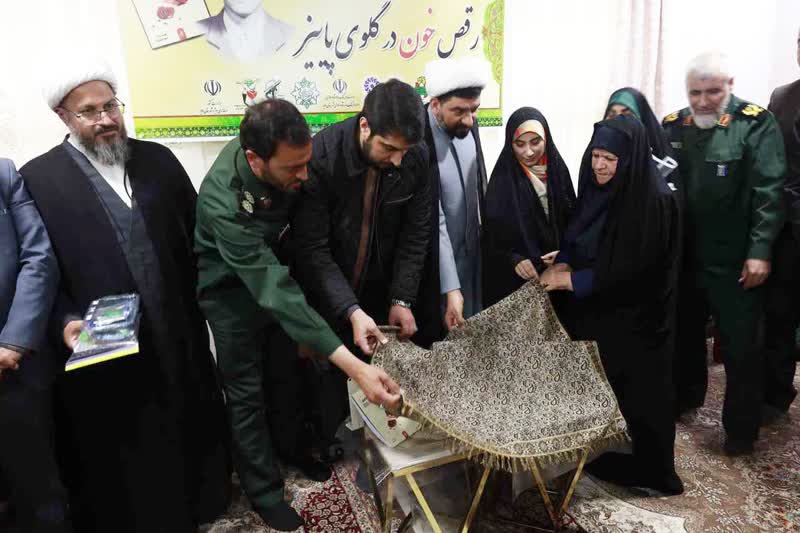 رونمایی از کتاب «رقص خون در گلوی پاییز» در ملایر