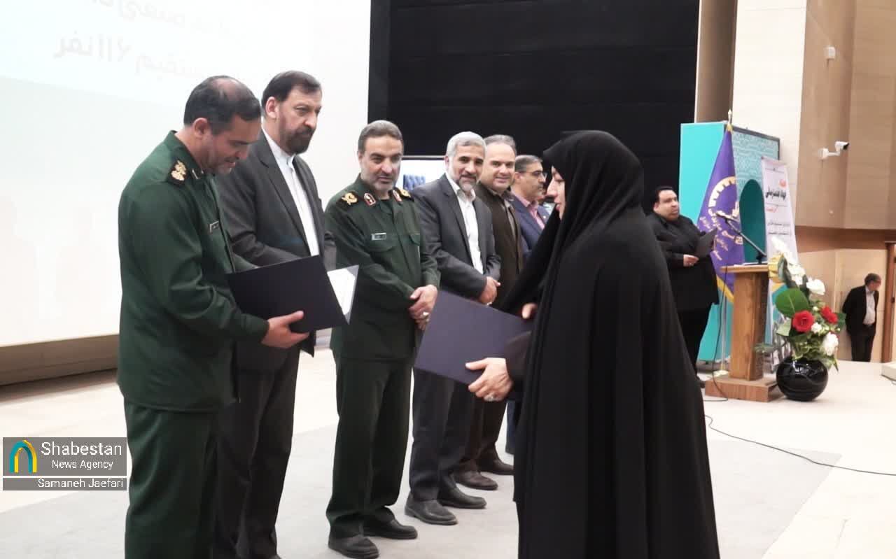 رونمایی از اولین شناسنامه صندوق های قرضالحسنه اشتغال کشور