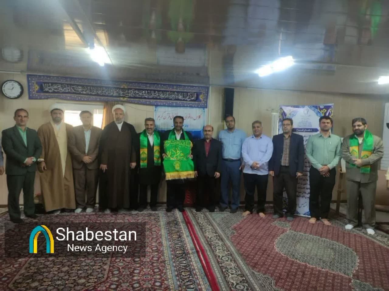 پرچم متبرک حرم حضرت معصومه(س) در دانشگاه علوم پزشکی کرمانشاه