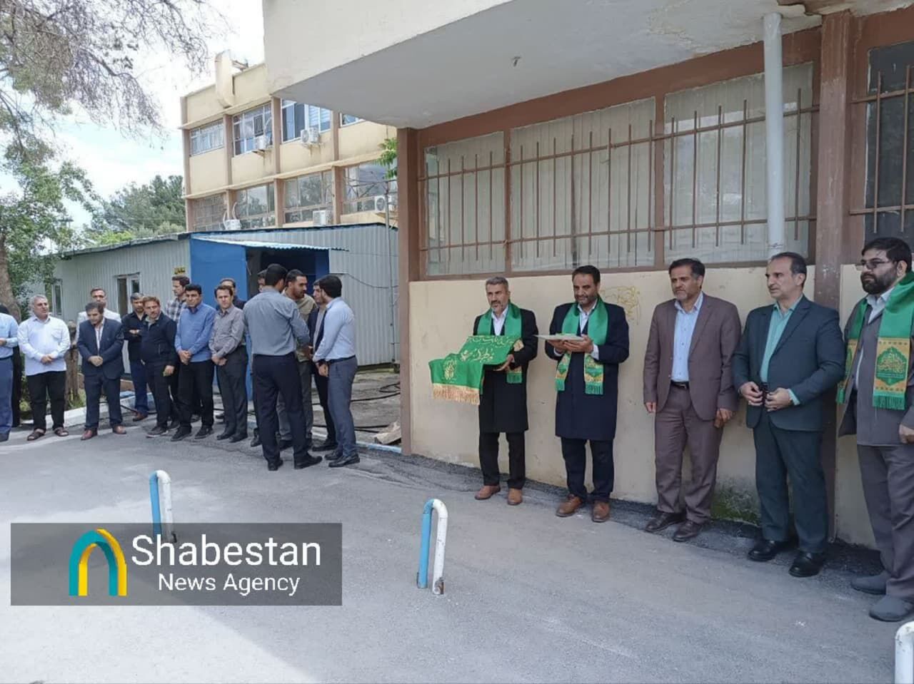 پرچم متبرک حرم حضرت معصومه(س) در دانشگاه علوم پزشکی کرمانشاه