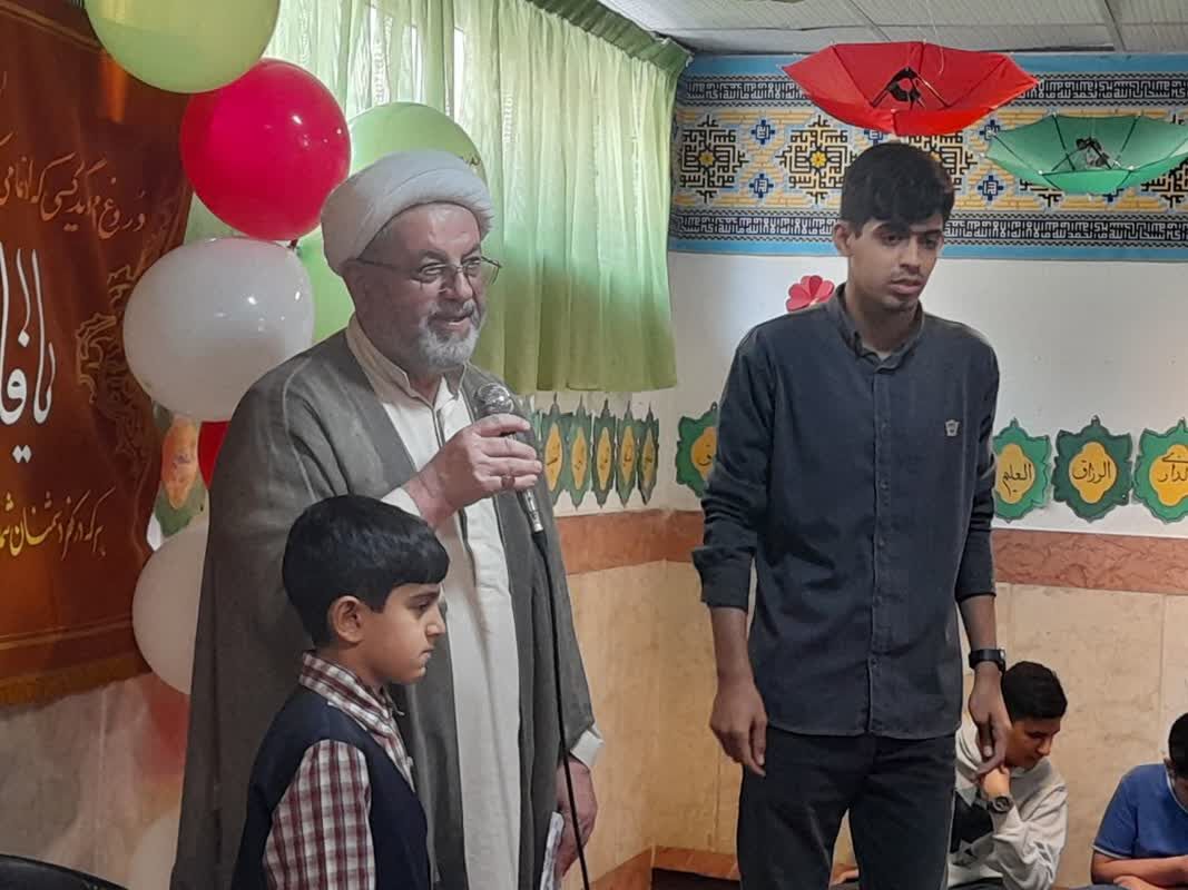 جشن دهه کرامت در مدرسه عارف با همت کانون شهید مصطفی حسینی برپا شد