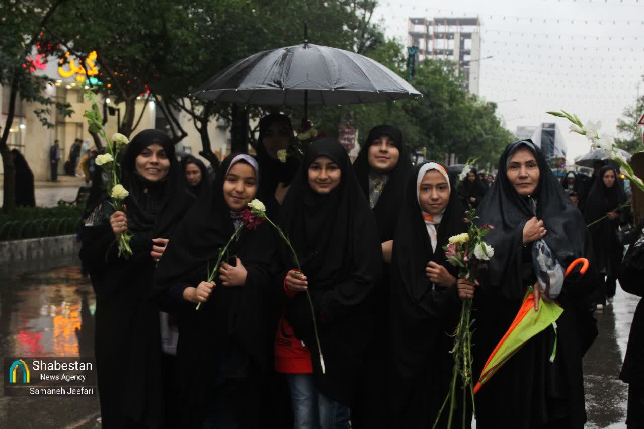 گلباران حرم رضوی توسط دختران مسجدی
