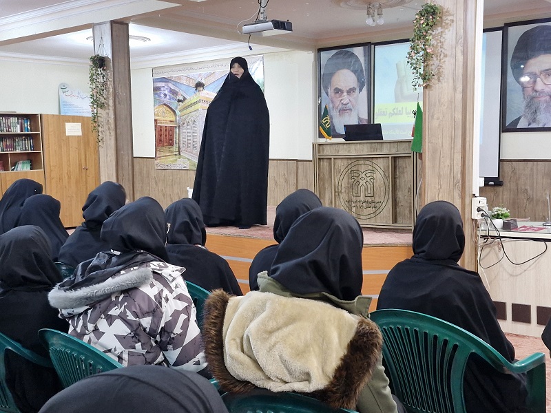 دخترانمان را بلد نیستیم/ در تربیت دختر از معجزه محبت غافل نشویم