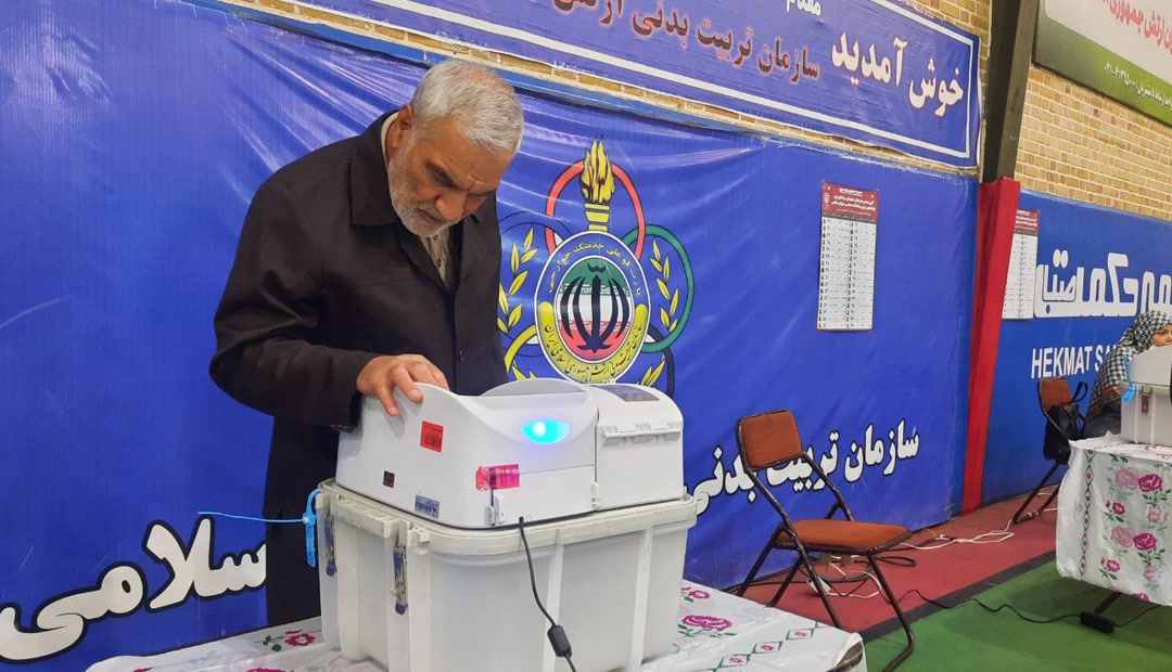 ثبت رای شخصیتهای کشوری و لشکری در مرحله دوم انتخابات مجلس
