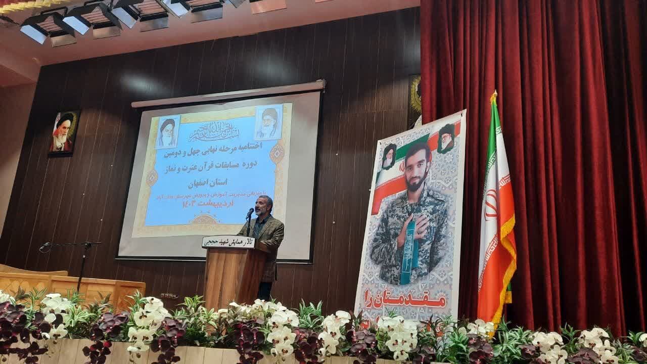درخشش 16 دانش آموز آران و بیدگل در مسابقات قرآن، عترت و نماز استان اصفهان