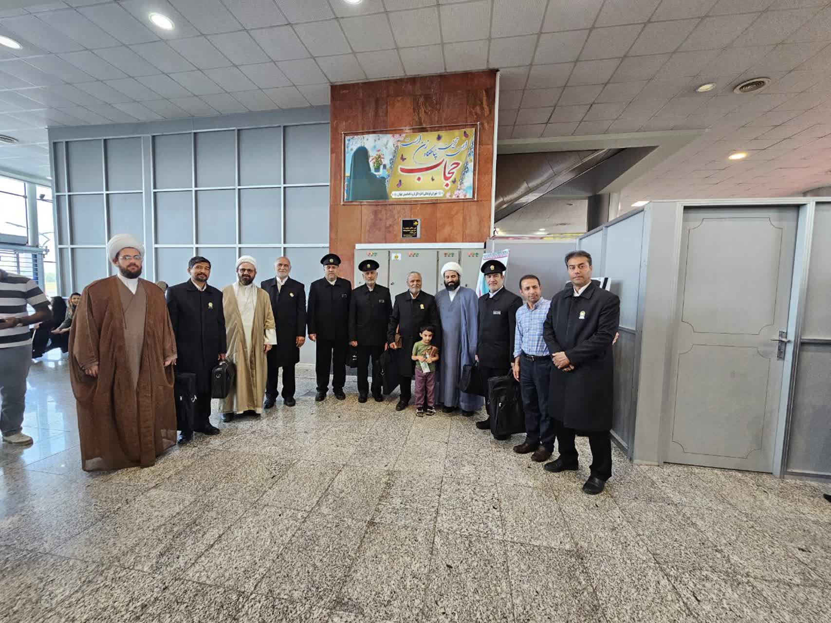 زیر سایه این خورشید کسی گم نمیشود